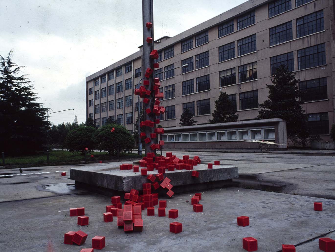 7、连续扩散事态（红盒）-装置之三  Continuously Spreading Event（Red Box）—Installation 3.jpg