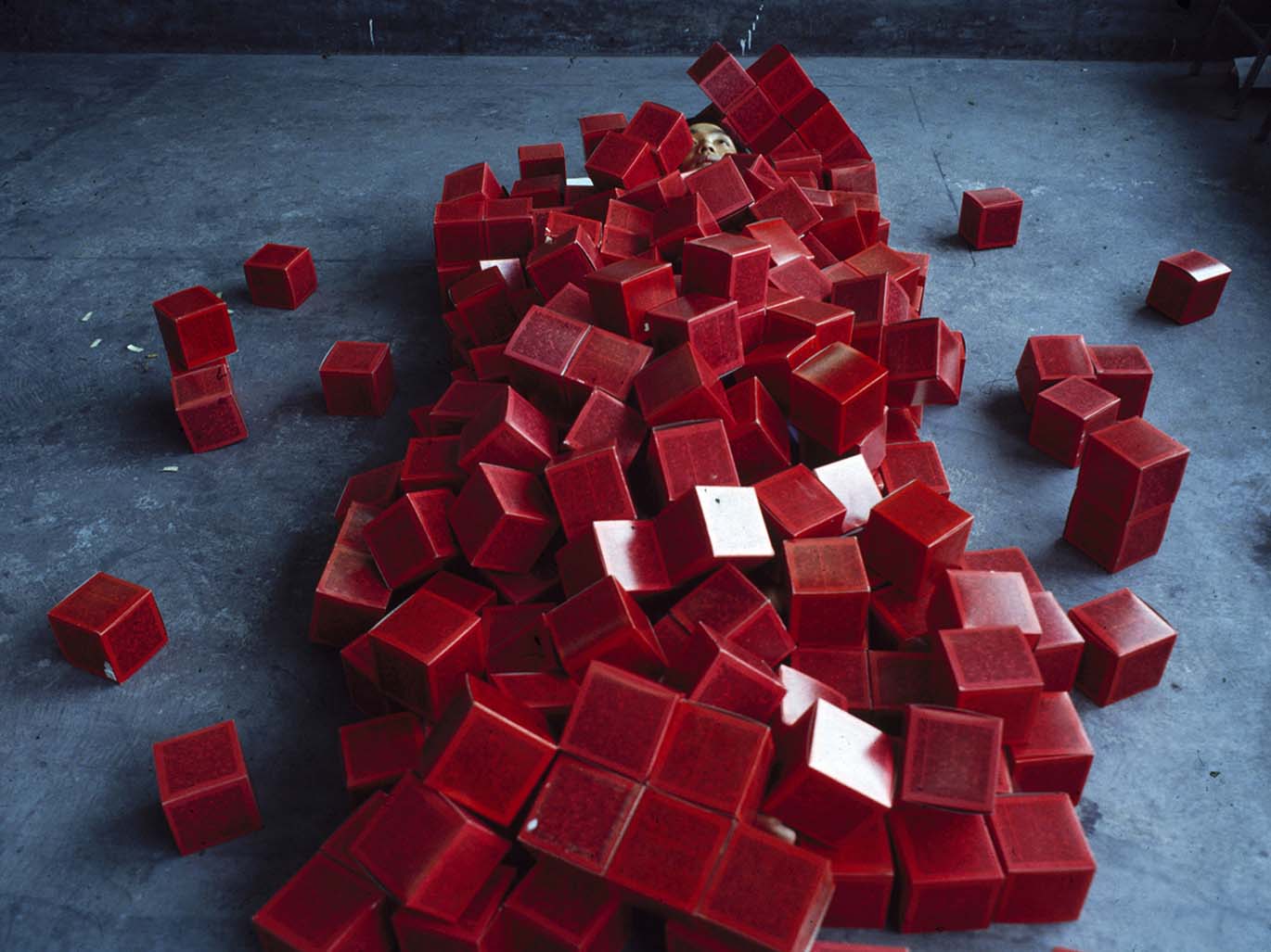 10、连续扩散事态（红盒）-装置之六  Continuously Spreading Event（Red Box）—Installation 6.jpg